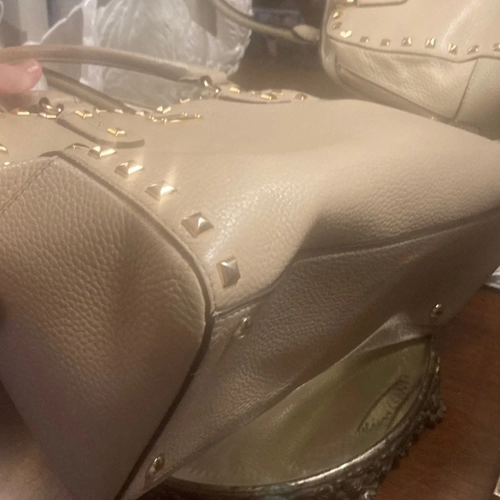 Genuine Micheal Kors Sandrine Large  Leather  Satchel Studded Cream Handbag - Picture 13 of 15